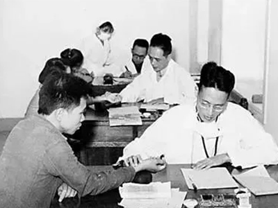 《光明日?qǐng)?bào)》刊文：中國共產(chǎn)黨對(duì)中醫(yī)藥的保護(hù)傳承與發(fā)展